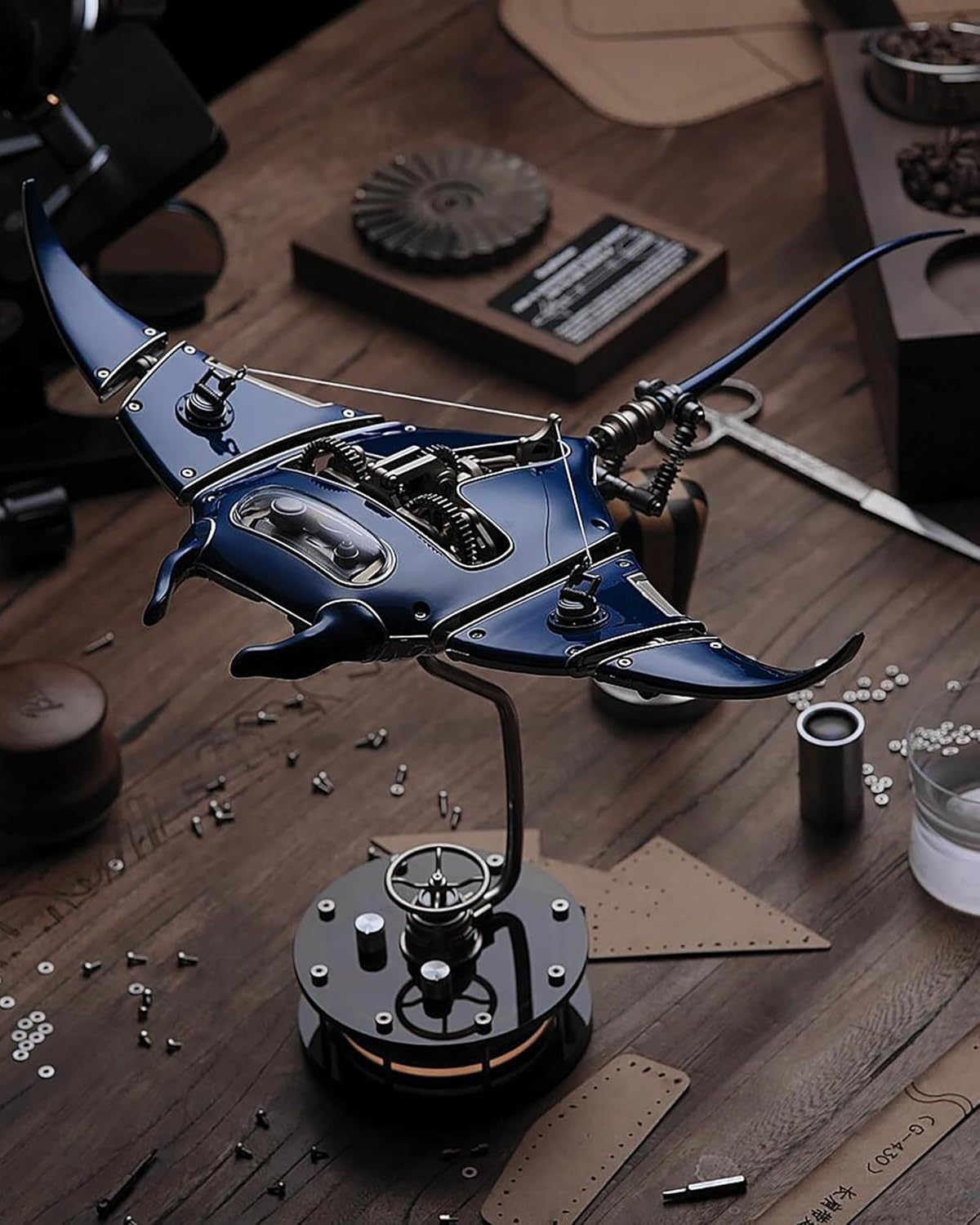 Robotic Manta Ray Metal Model, Electric Bionic Swimming Motion, Creative Art Display Sculpture, Trendy Collectible Toy Gift for Adults, Birthday Christmas Home Office Desk Decor (Blue)